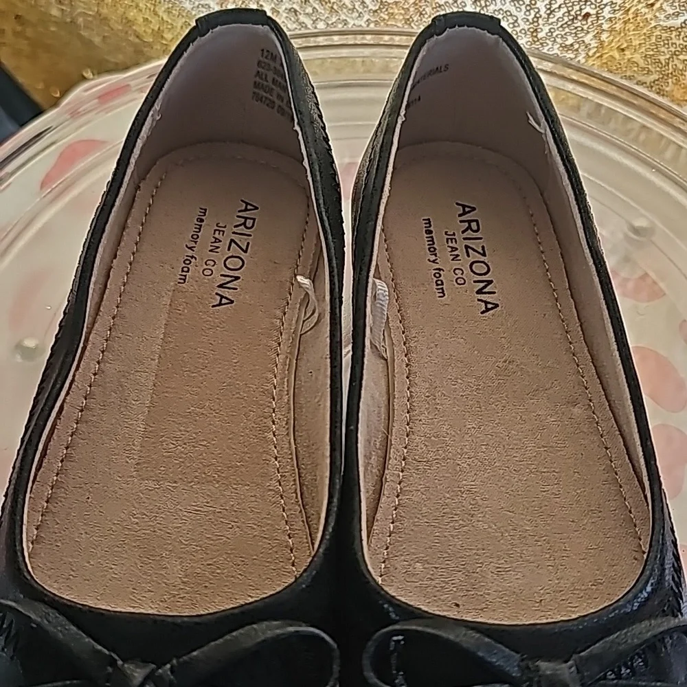 I Nw/ o tags Arizona Ballet Flats patent leather girls sz 12M memory foam Willow